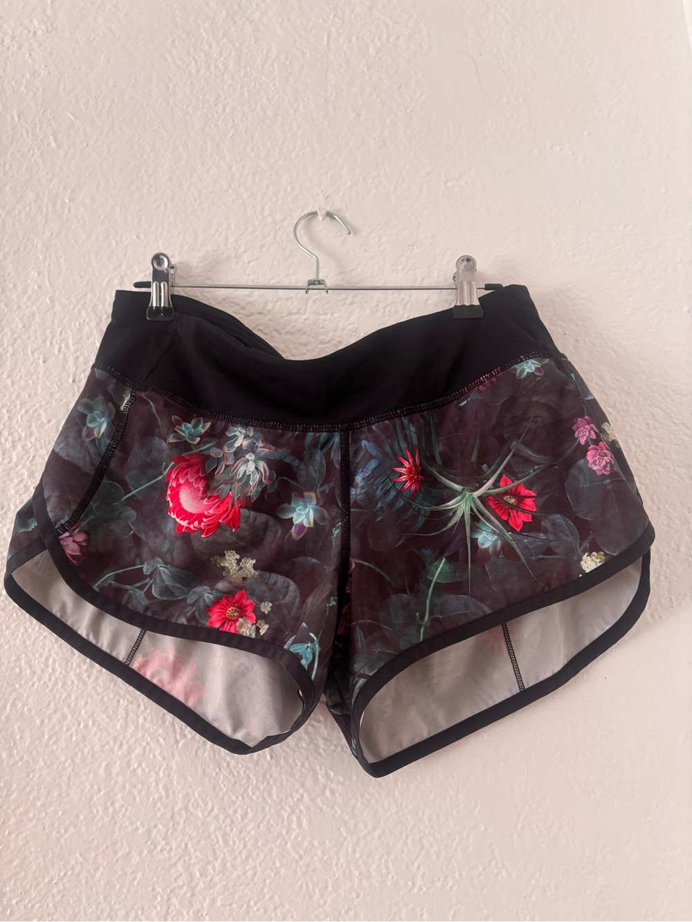 Lululemon Floral Vintage speedy shorts